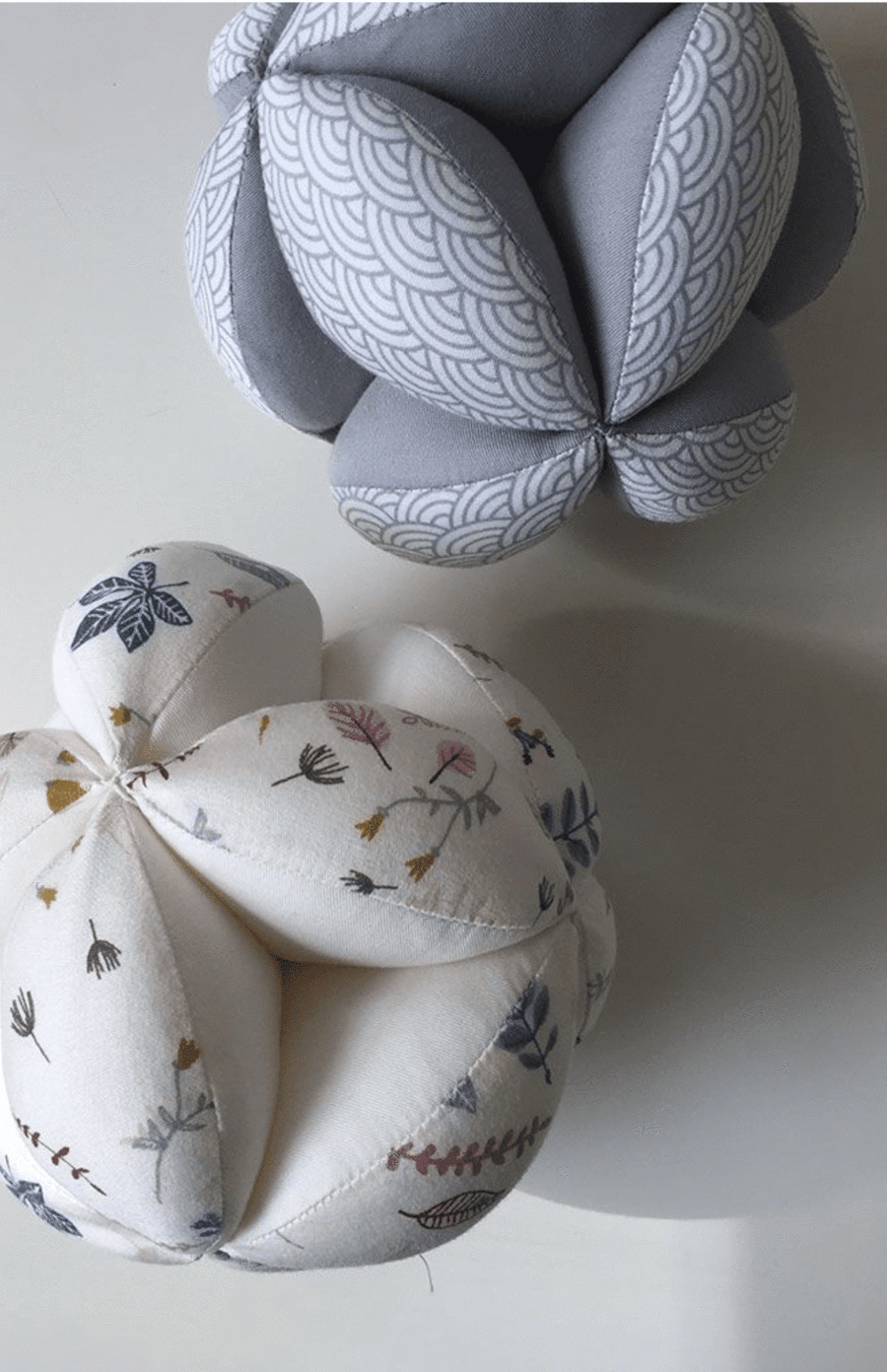 Cam Cam Copenhagen Grab Ball - Grey Wave