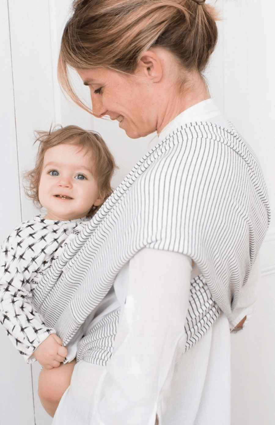 Studio Romeo Baby Sling - Thin Navy Stripe